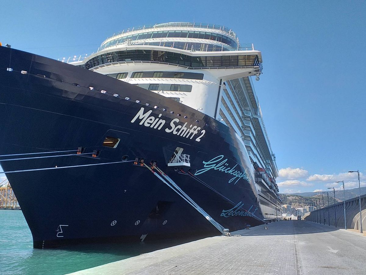 Foto: El buque 'Mein Schiff 2', en Málaga, en 2019. (Cedida)