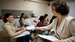 Tener estudios superiores protege del desempleo, pero no compensa la falta de experiencia