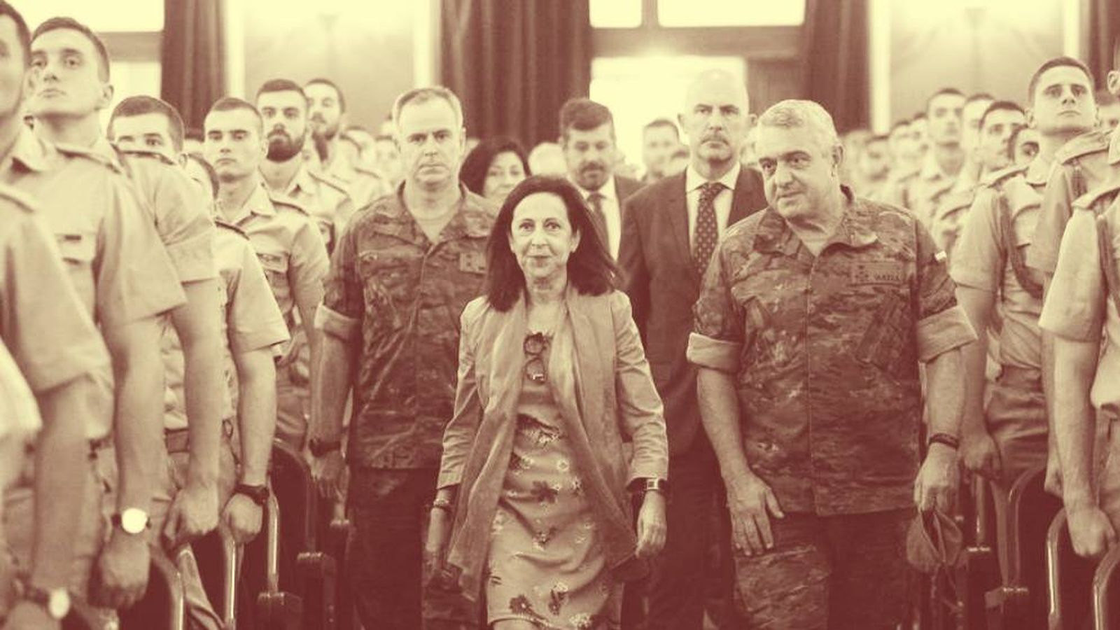 Foto: Margarita Robles visita la Academia General Militar de Zaragoza. (EFE)