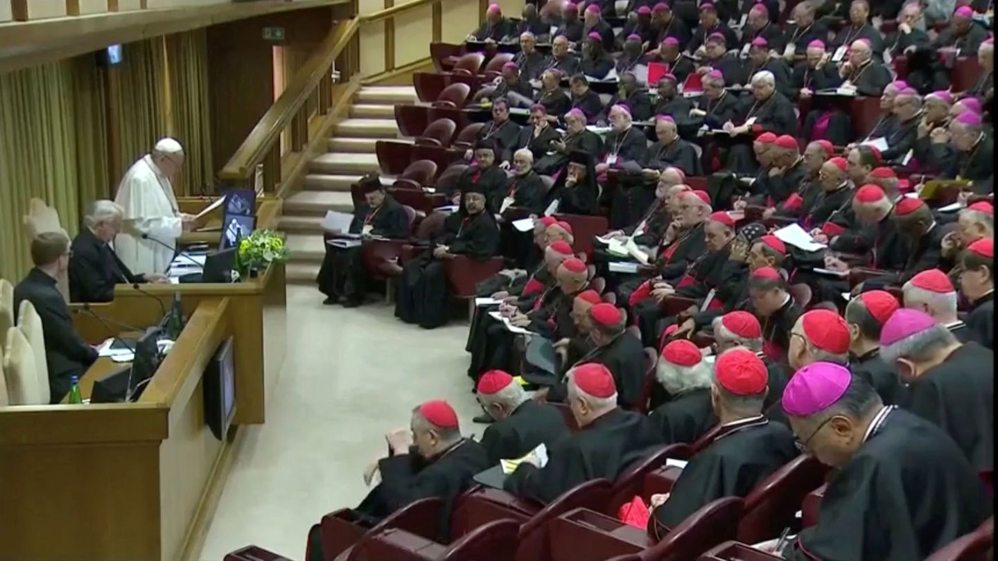 El papa Francisco, durante su discurso en la cumbre sobre abusos sexuales, en el Vaticano. (Reuters)