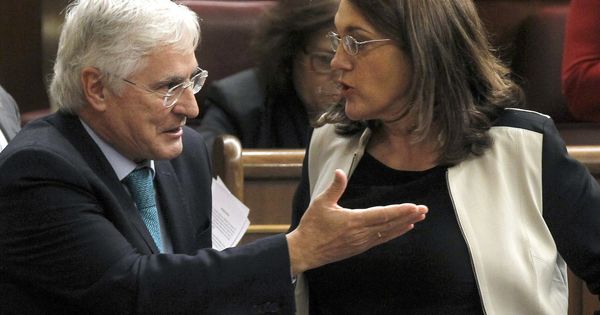Foto: El expresidente manchego José María Barreda y la diputada Soraya Rodríguez, en noviembre de 2013, en el Congreso. (EFE)