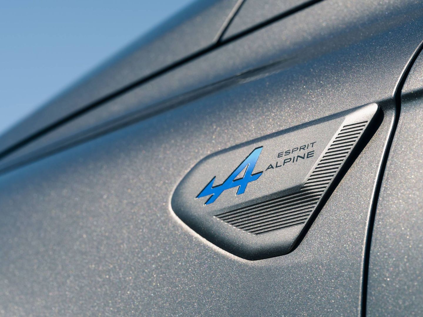 El acabado Esprit Alpine solo se podrá configurar con la motorización gasolina e híbrida. 