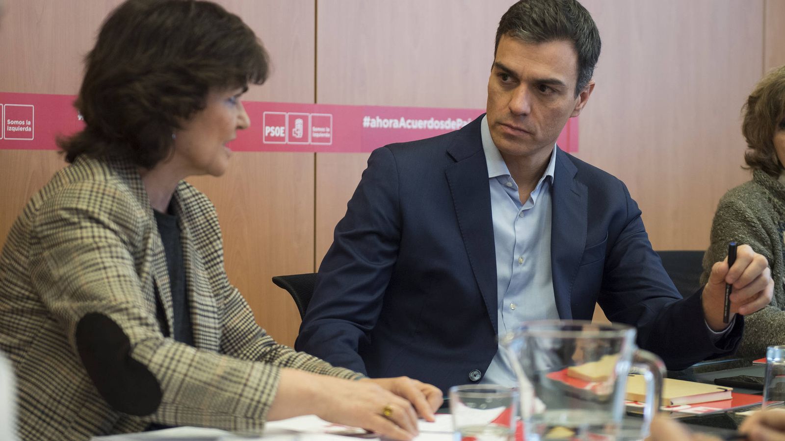 Foto: Pedro Sánchez, junto con la secretaria de Igualdad de la ejecutiva federal, la exministra Carmen Calvo, este 2 de febrero  en Ferraz. (Borja Puig | PSOE)