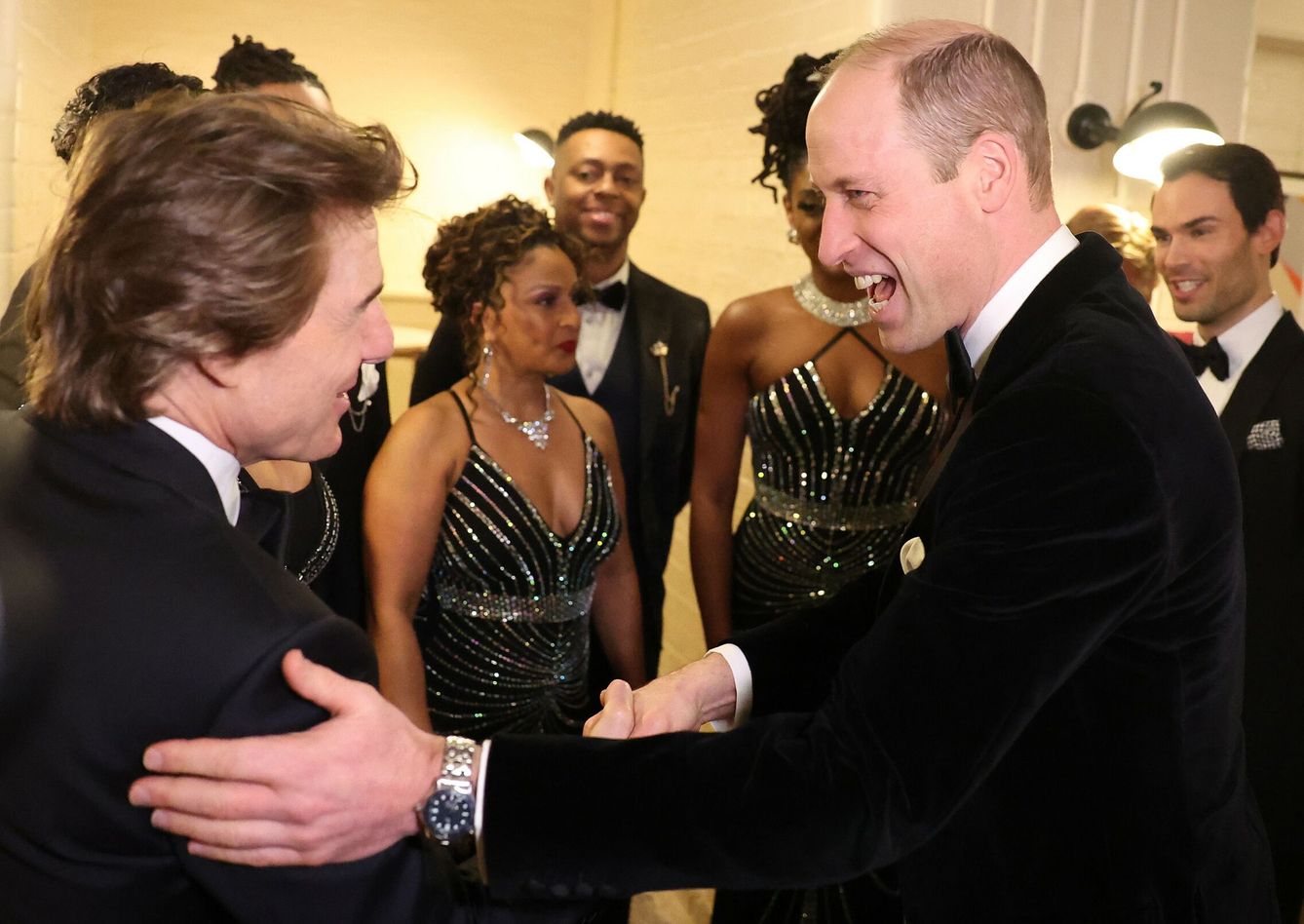 El príncipe Guillermo, junto a Tom Cruise en su regreso al trabajo. (Reuters)