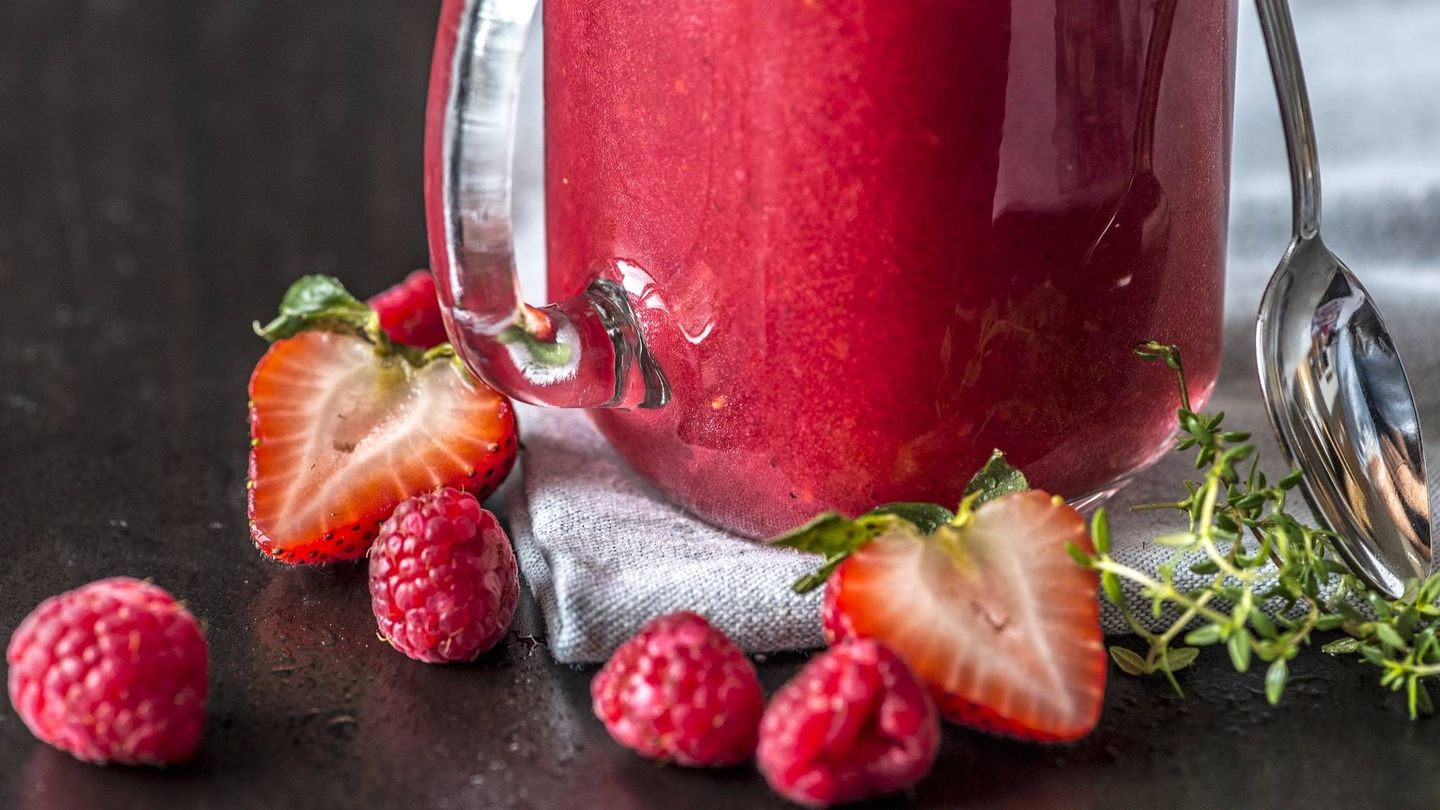 Con tu batidora de vaso podrás preparar un rico batido de fresa en segundos (Foto: Pixabay)