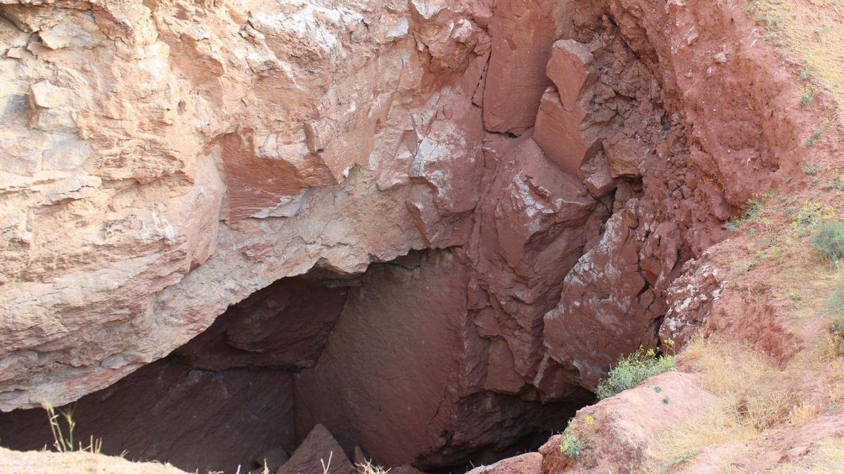 El español que descubrió a un troglodita en esta cueva de Turkmenistán con queso añejo