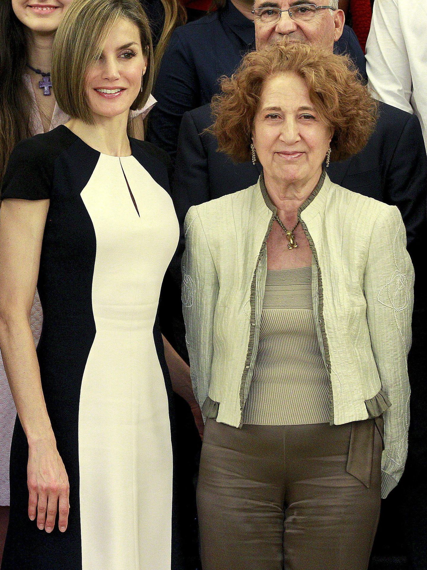La reina Letizia y la académica Carmen Iglesias, en una audiencia con el patronato en 2015. (EFE)