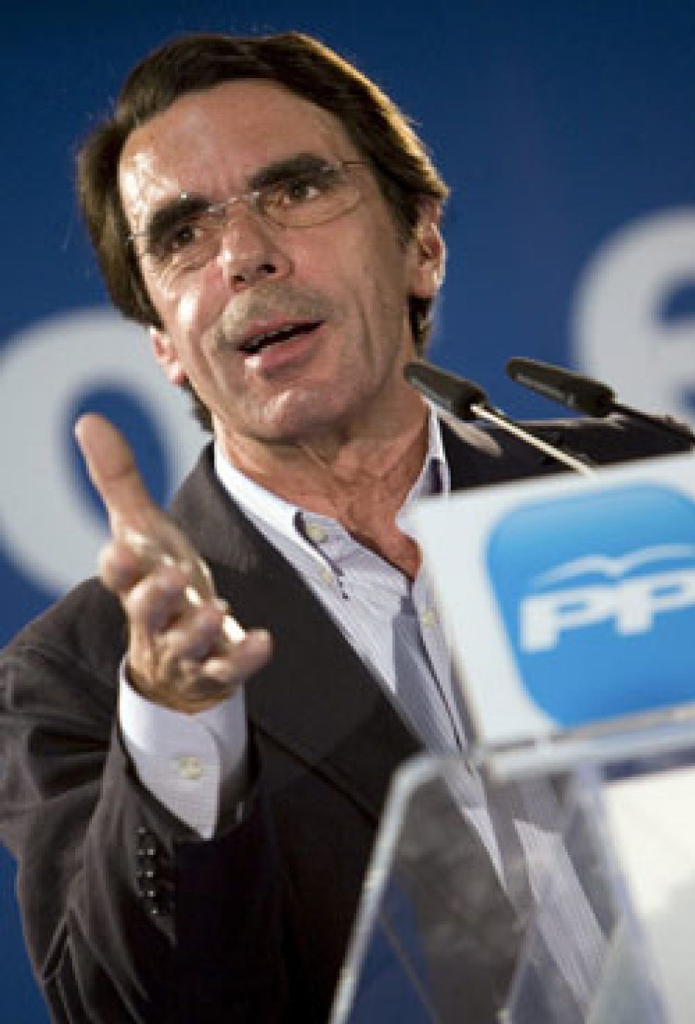 Foto: Aznar se da un baño de masas al grito de "vuelve, te necesitamos"