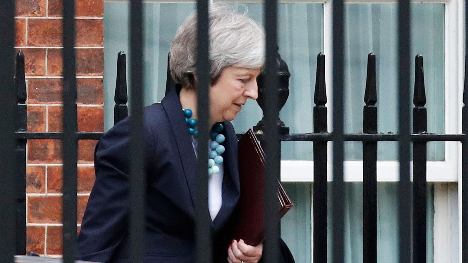 Foto: La primera ministra británica Theresa May abandona el Número 10 de Downing Street, en Londres. (Reuters) 