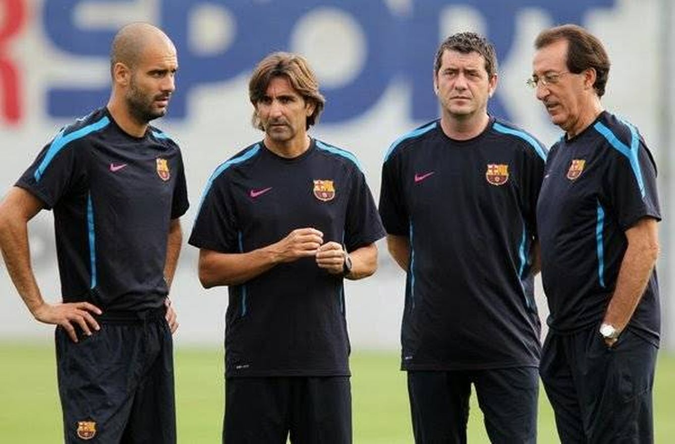 Guardiola junto a Lorenzo (el segundo por la izquierda) en un entrenamiento del Barcelona