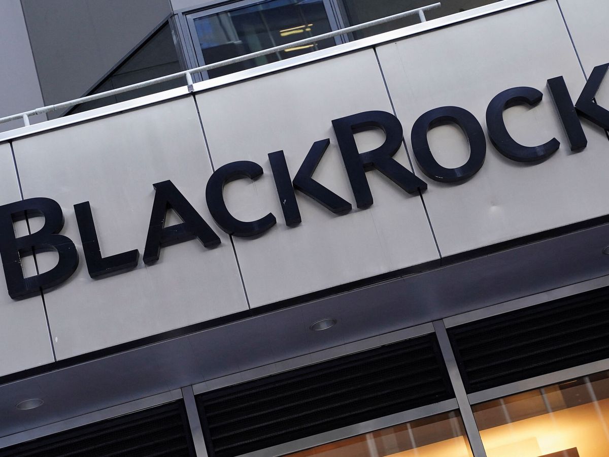 Foto: Logo de BlackRock en su sede de Nueva York. (Reuters/Carlo Allegri)