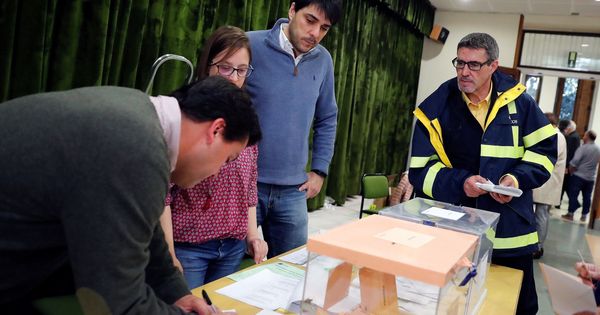 Foto: Mesa electoral de las elecciones generales. (Efe)