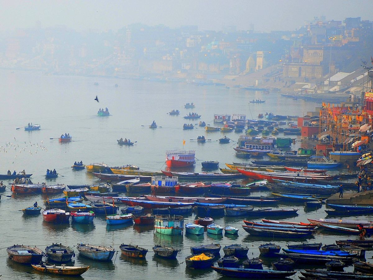 Foto: A pesar de sus niveles de contaminación, los grandes ríos como el Ganges no son los que más plástico vierten al océano. Unsplash/@snowscat