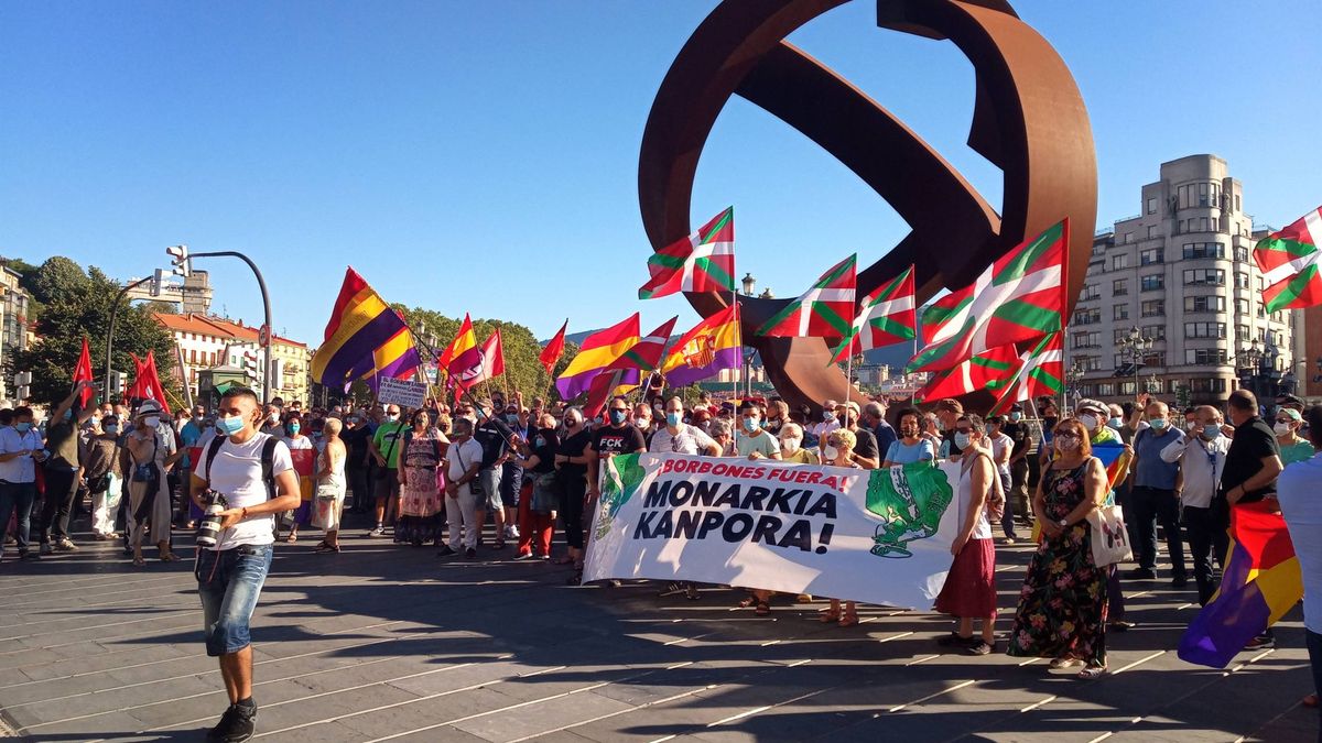 Podemos se une a EH Bildu en Bilbao para manifestarse contra la monarquía