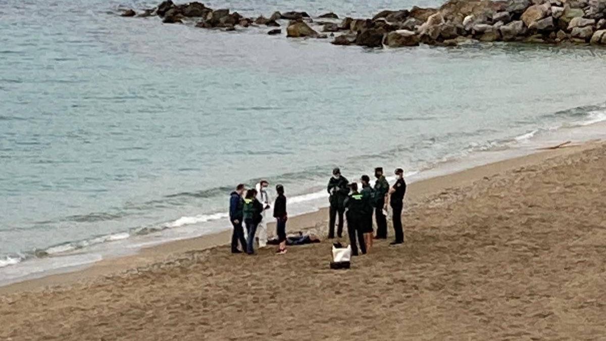 Hallan el cadáver de una mujer en una playa de Ceuta