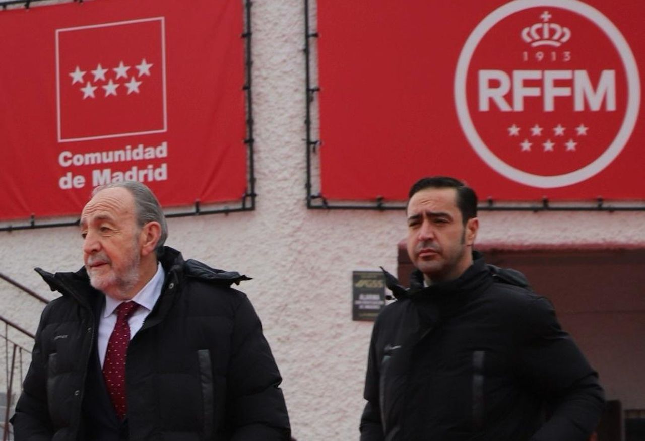 Paco Díez, presidente de la Real Federación de Fútbol de Madrid, con su hijo. (Foto RFFM)