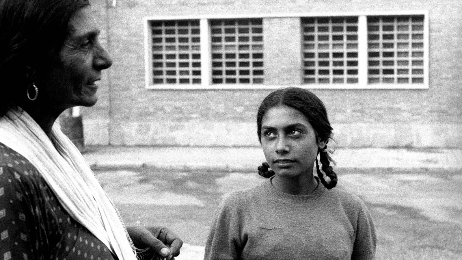 'Abuela y nieta', Barcelona, 1976; de la serie 'La mujer marginada en la sociedad'. (Archivo Colita Fotografía)