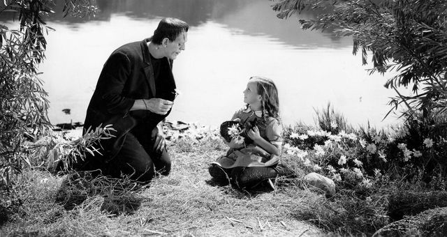 Boris Karloff y Marilyn Harris, en un fotograma de la película. (CP)