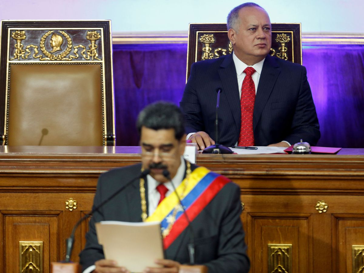 Foto: Diosdado Cabello, tras Nicolás Maduro, en la Asamblea Nacional de Venezuela. (Reuters/Manaure Quintero)