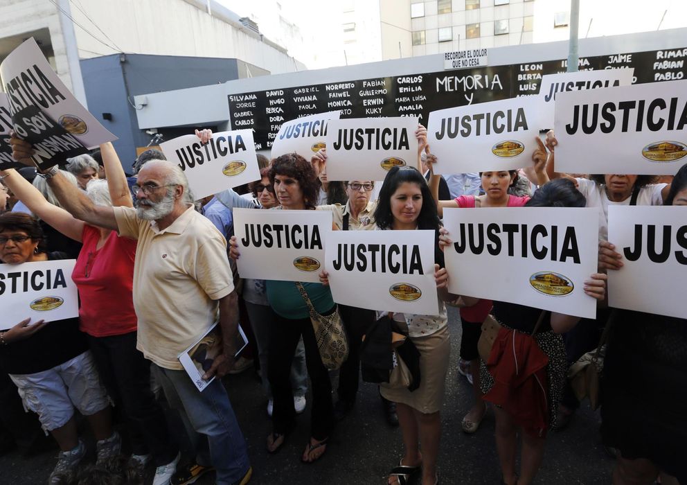 Foto: Argentinos se manifiestan para pedir que se aclare la muerte del fiscal Nisman (EFE)