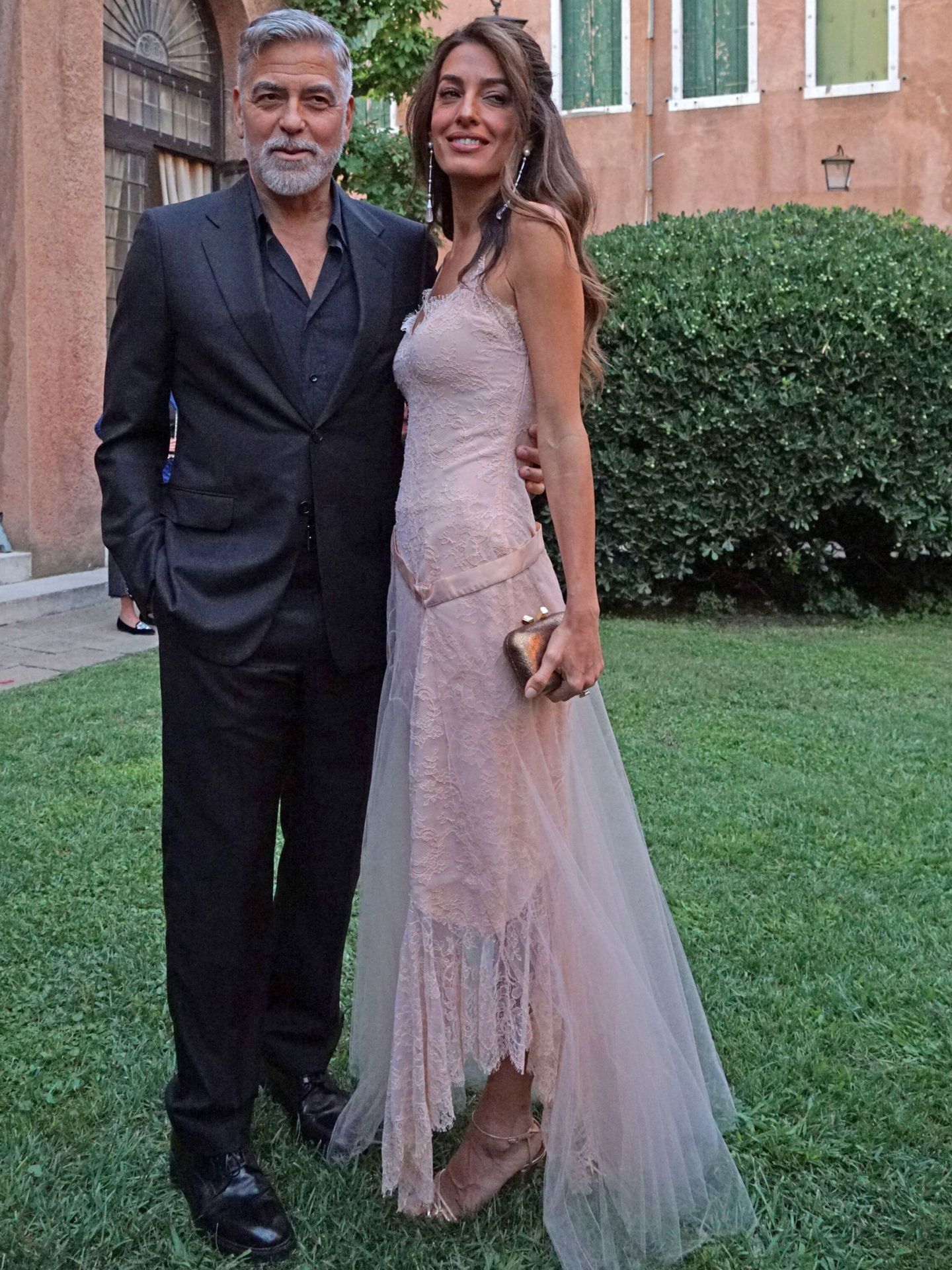 George Clooney y Amal Clooney, en Venecia. (EFE/EPA/Andrea Merola)