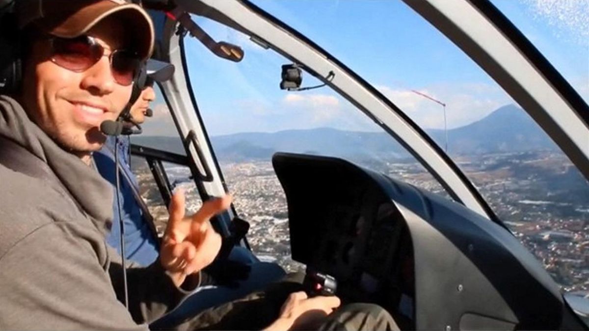 Instagram - Enrique Iglesias toma clases de vuelo en Guatemala