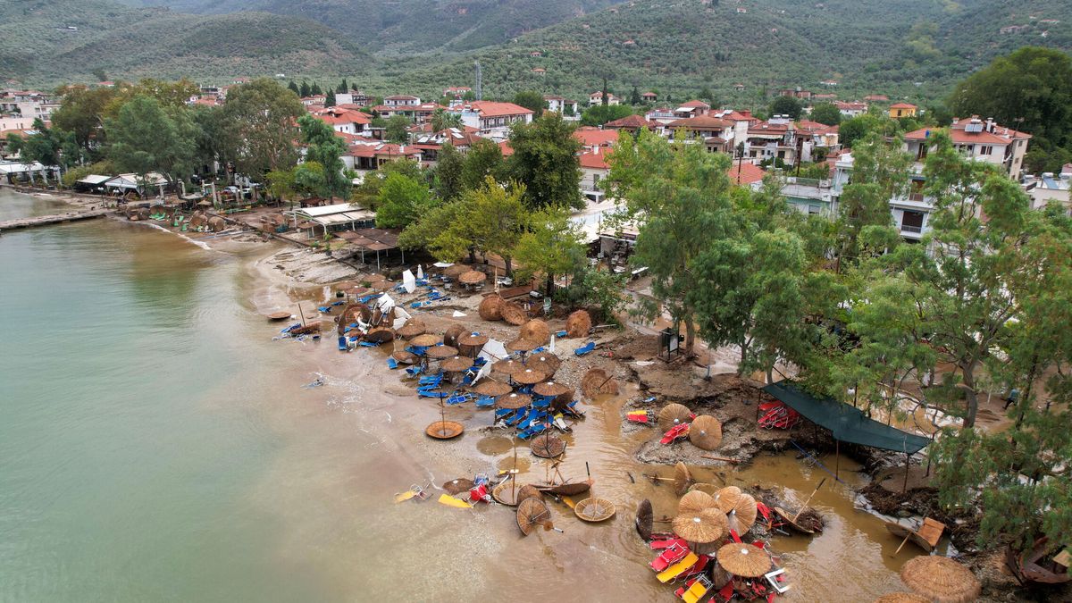 Las precipitaciones anegan pueblos en Grecia y dejan al menos cuatro muertos por las riadas 