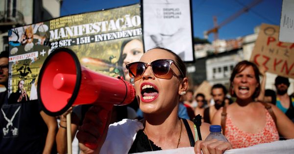 Foto: Protesta contra los desahucios y la subida de los alquileres en Lisboa en 2018. (Reuters)