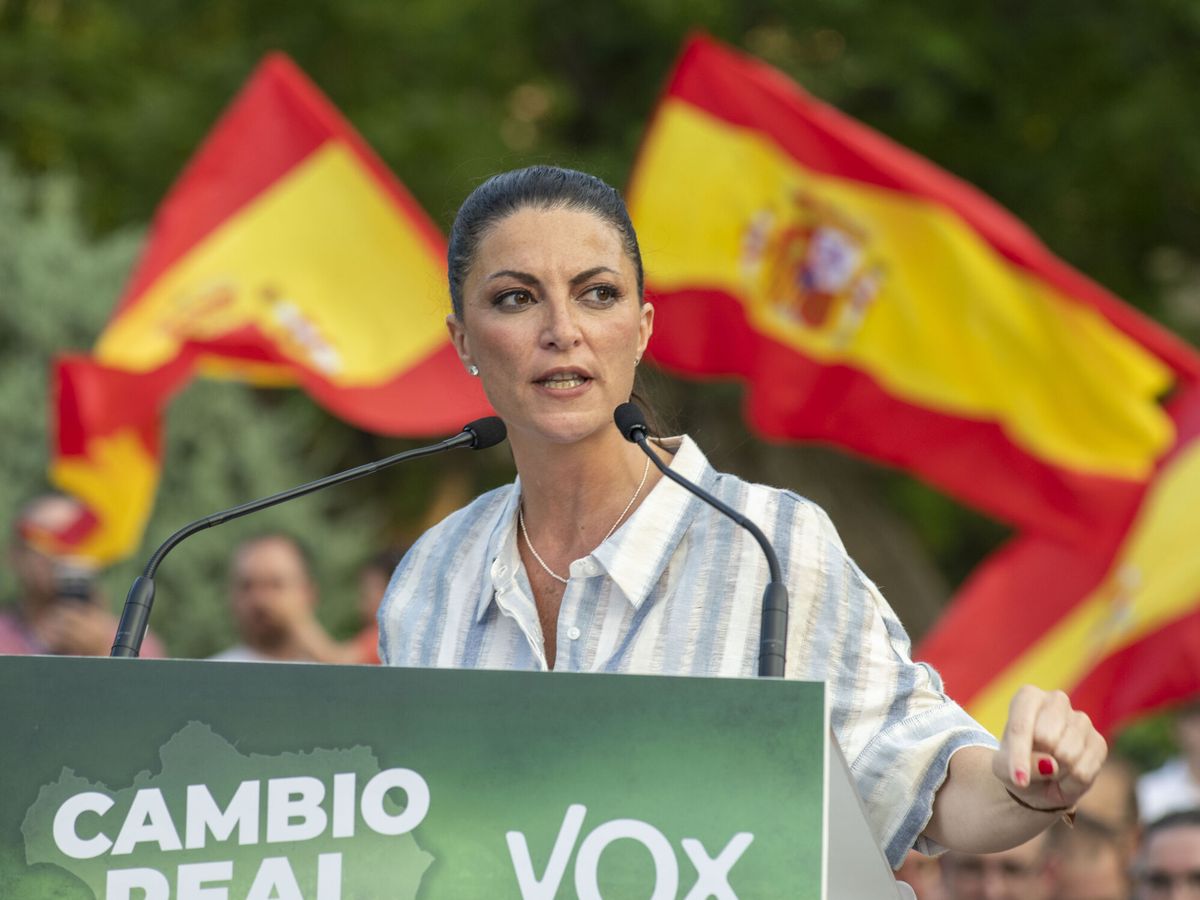 Foto: La candidata de Vox a la presidencia de la Junta, Macarena Olona. (EFE/José Manuel Pedrosa)