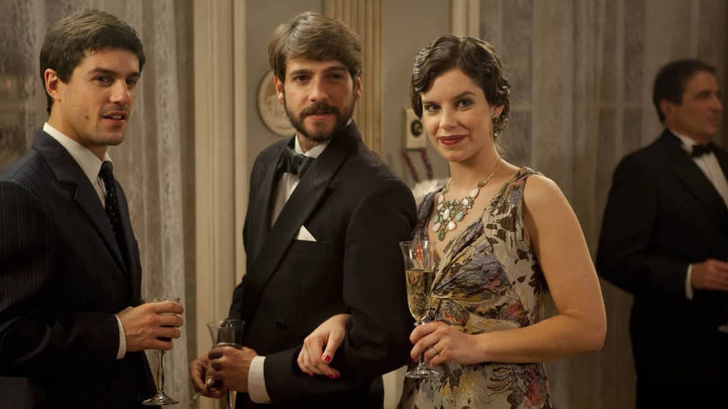 Jesús, Fernando y Mercedes son los personajes de Alejo Sauras, Félix Gómez y Mariona Ribas en '14 de abril. La República' (RTVE).
