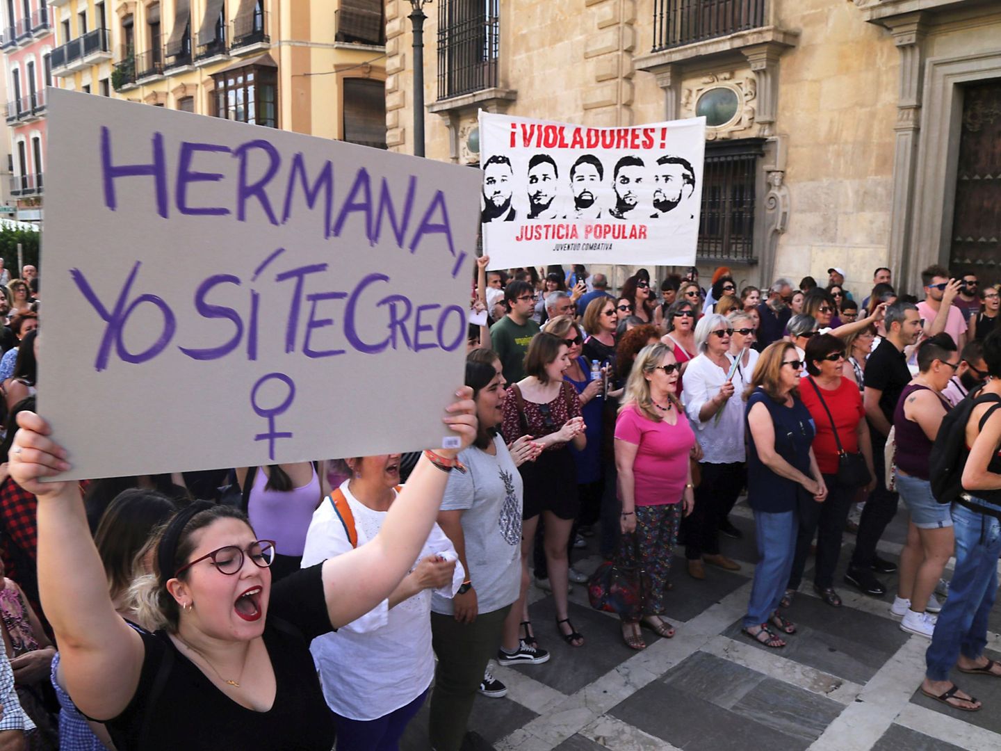 Manifestación en Granada tras la puesta en libertad de los ahora condenados (EFE)