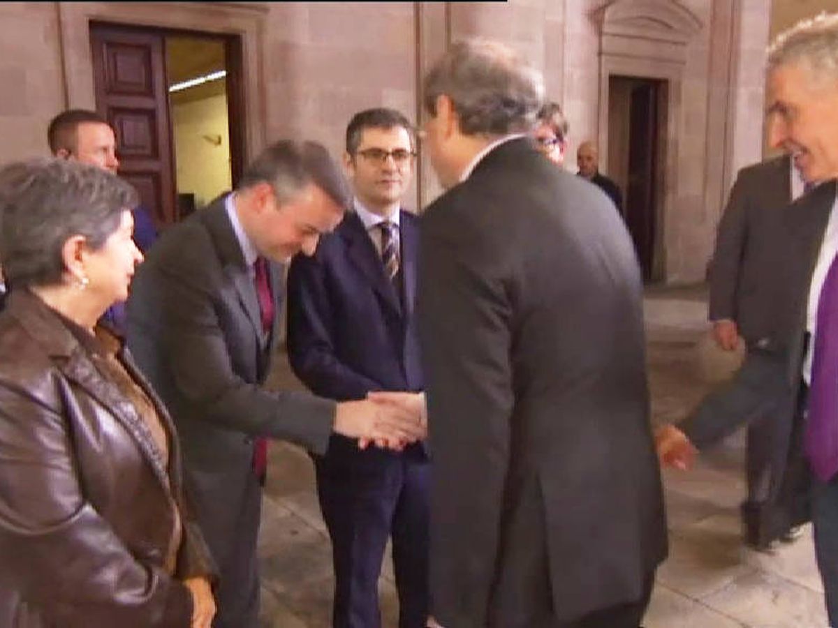Foto: Momento en el que Iván Redondo saluda al presidente de la Generalitat, Quim Torra