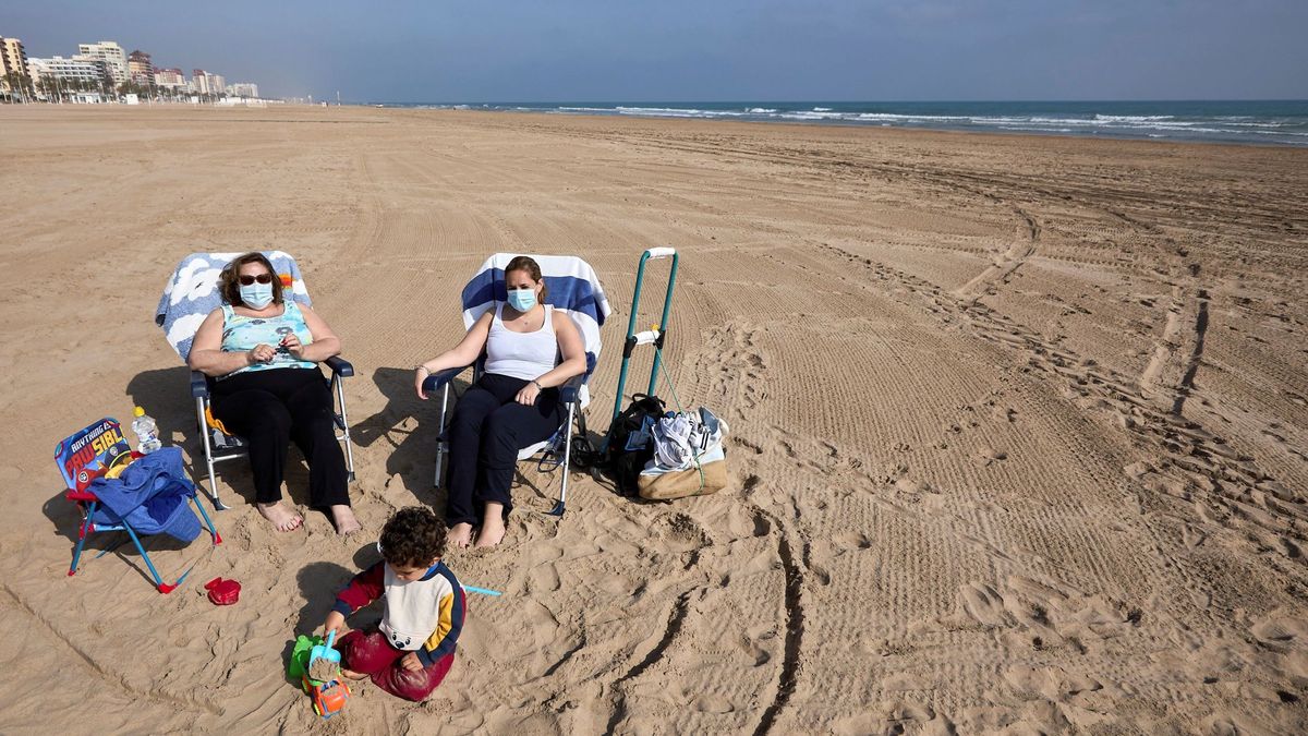 ¿Cómo evitar los contagios de covid-19 en la playa?: los consejos de Sanidad 