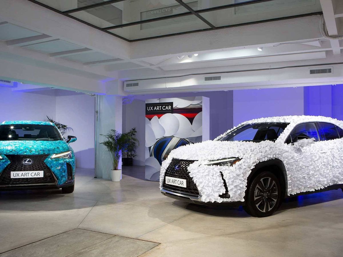 Foto: Los dos Lexus UX ganadores del concurso Art Car de las dos últimas ediciones celebradas. 