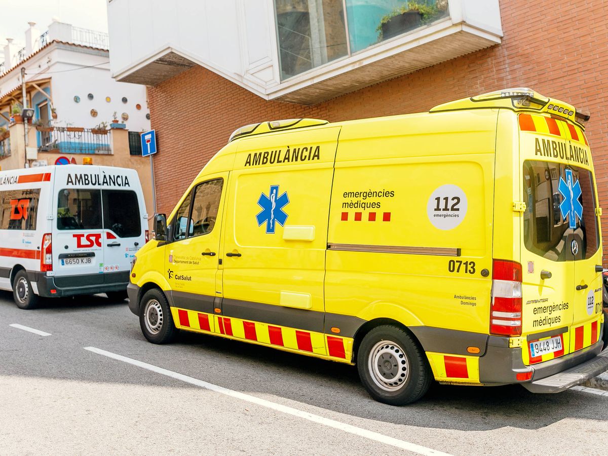 Foto: Dos ambulancias en Barcelona - Archivo. (iStock)