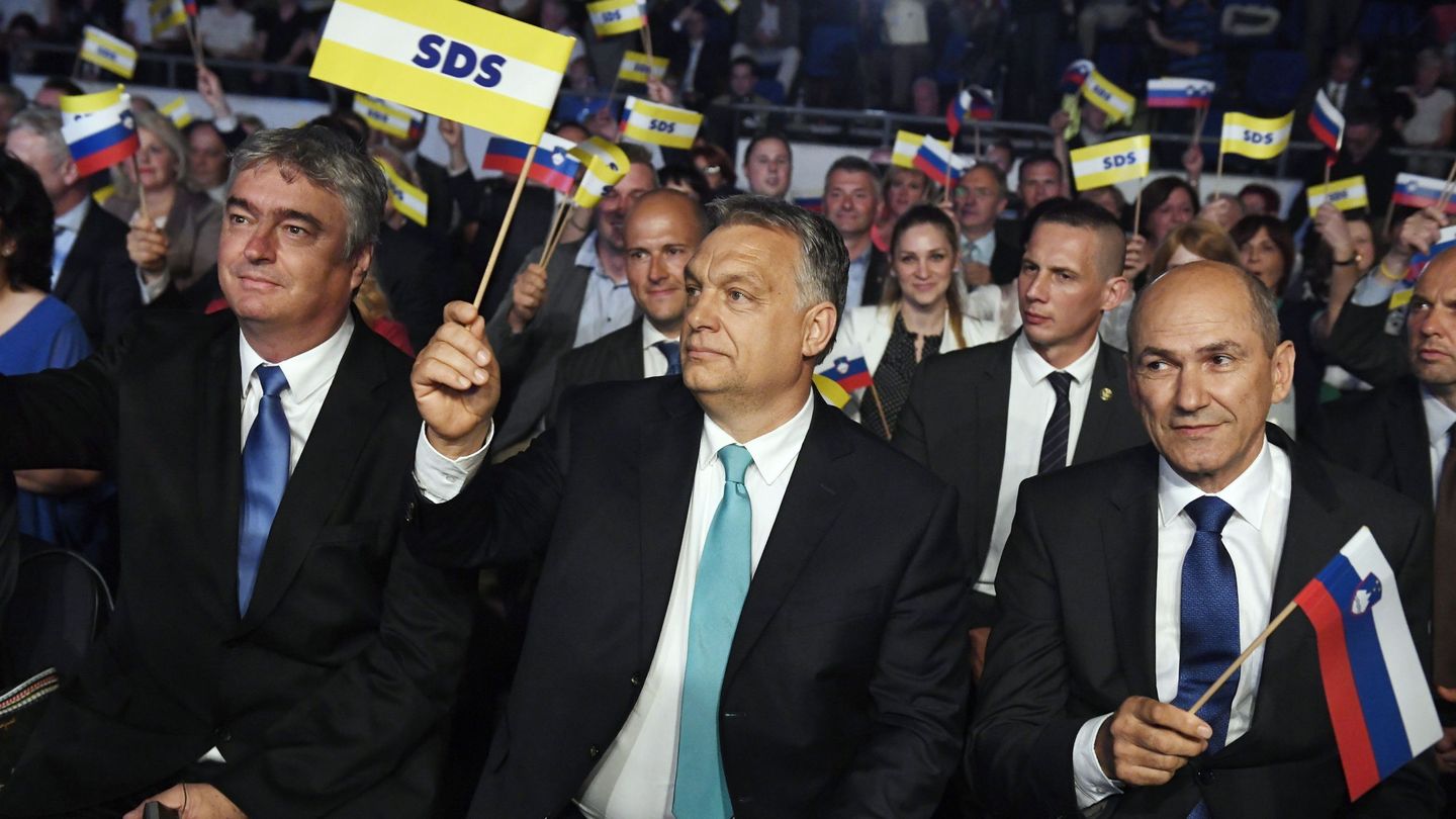 Orbán junto a Jansa en un congreso de la formación eslovena que lidera el primer ministro. (EFE)