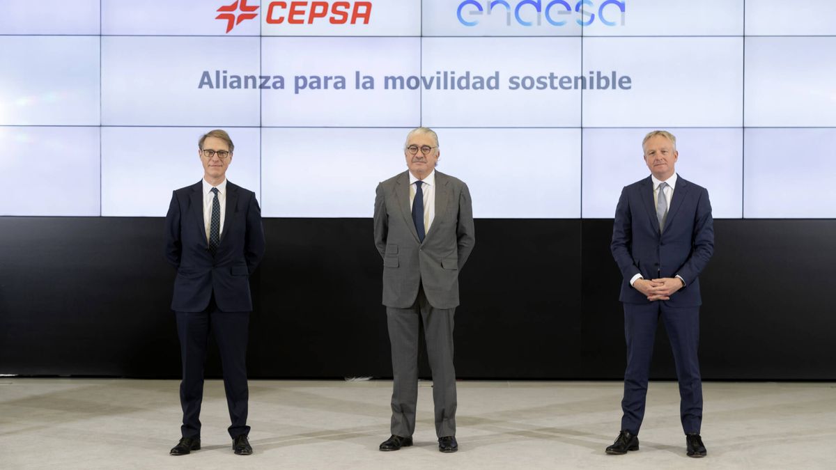 Cepsa y Endesa sellan una alianza para compartir puntos de recarga eléctrica en la Península Ibérica
