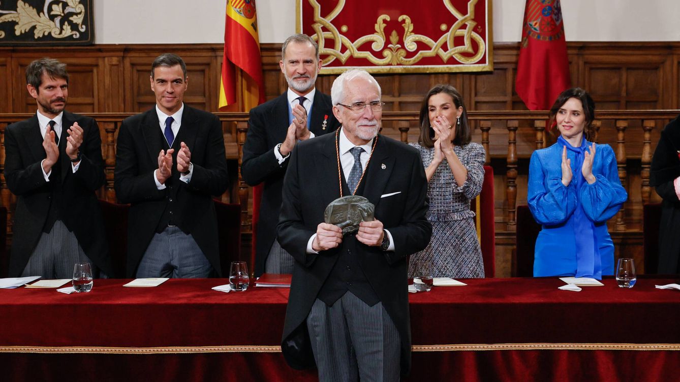 Foto: El escritor español Luis Mateo Díez al recibir el Cervantes esta mañana (EFE/Ballesteros)