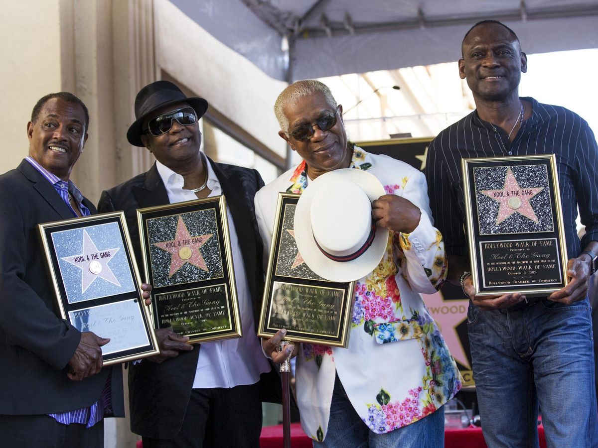 Foto: Ronald "Khalis" Bell, a la izquierda, con el resto del grupo cuando recibieron la estrella en el Paseo de la Fama de Hollywood. Foto: REUTERS/Mario Anzuoni