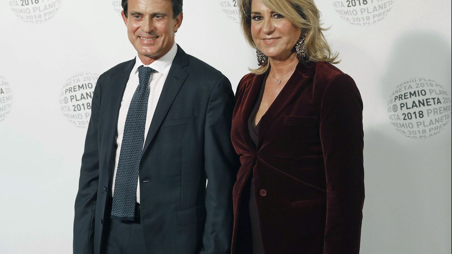 Manuel Valls y su pareja, Susana Gallardo, en la fiesta del Premio Planeta. (EFE) 