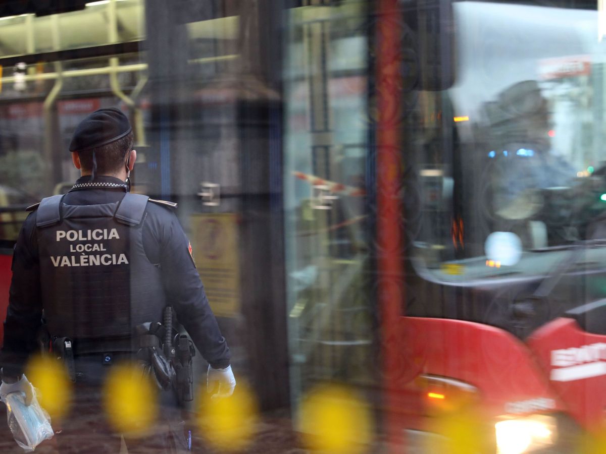 Foto: Un autobús en Valencia en una imagen de archivo. (EFE/Ana Escobar)