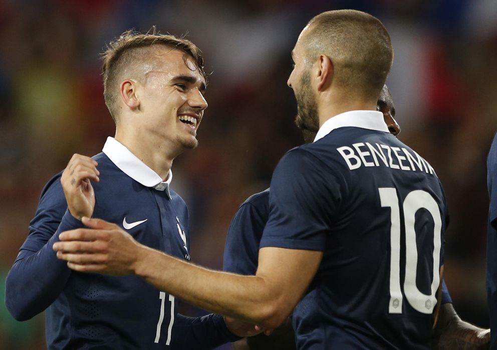 Foto: Griezmann y Benzema celebran un gol con Francia. (Reuters) 