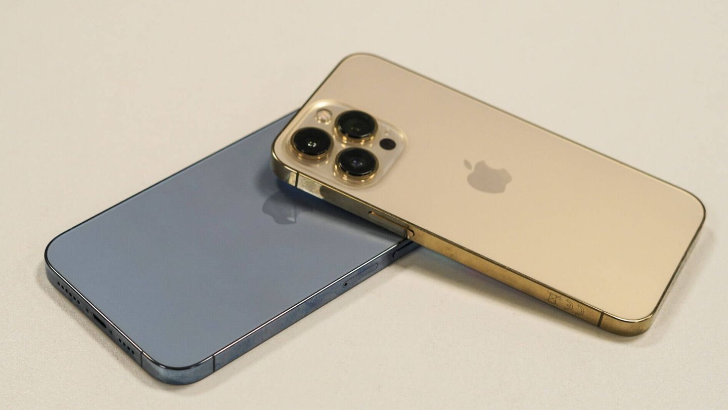 Los iPhone 13 Pro aumentan de grosor. Foto: M. Mcloughlin