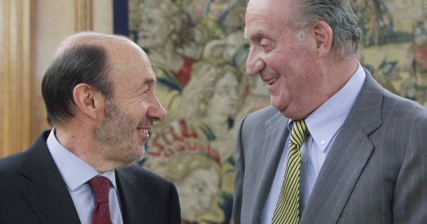 Foto: Alfredo Pérez Rubalcaba y el Rey Juan Carlos I en febrero de 2012. (EFE)