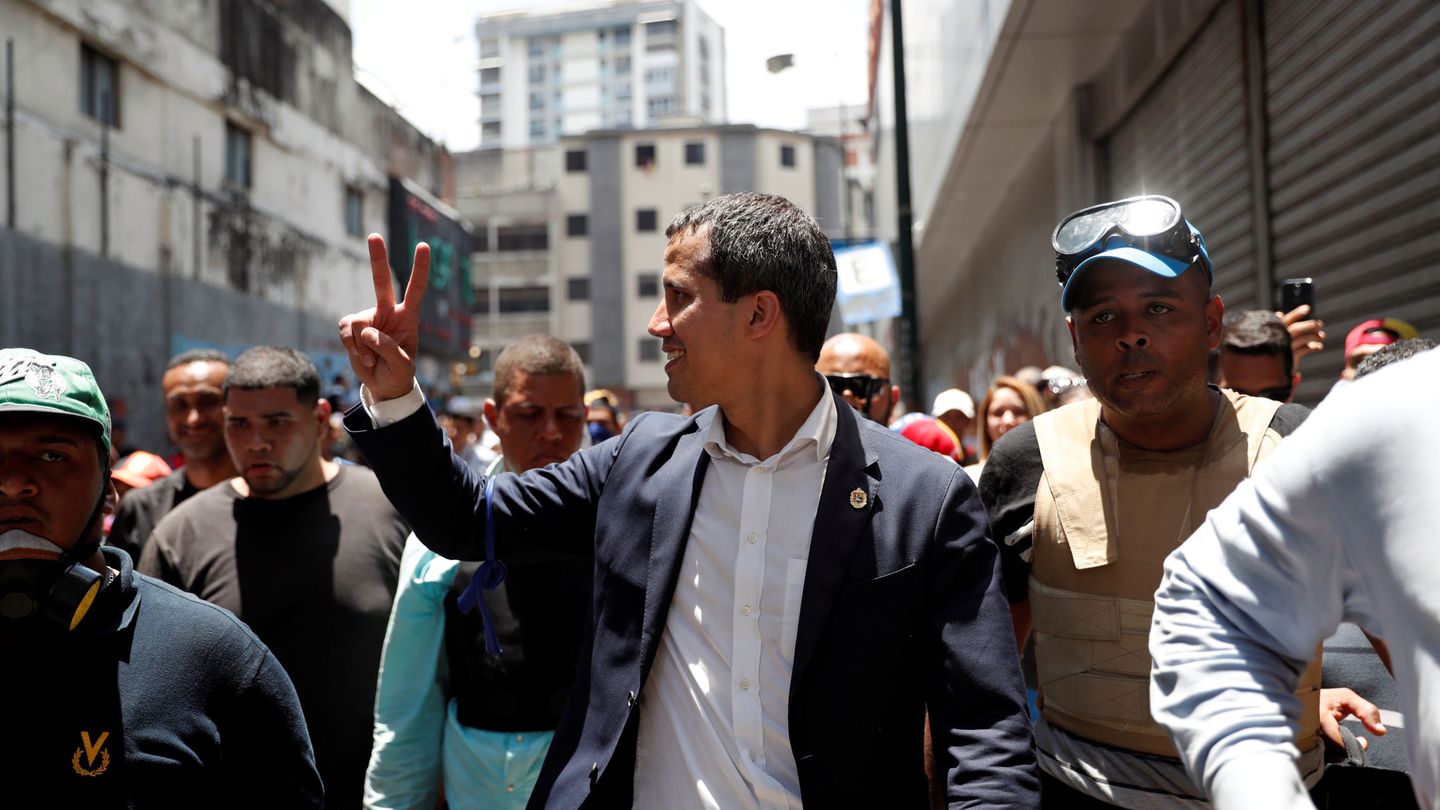 Juan Guaidó, en la marcha. (Reuters)