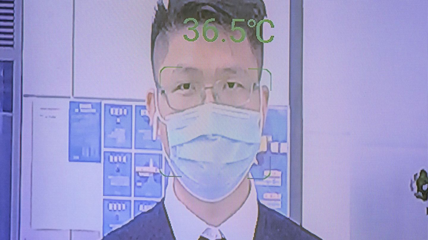 Uno de los 'software' de reconocimiento facial que miden la temperatura. (EFE)