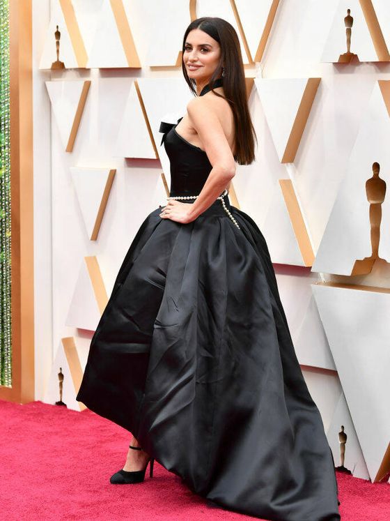 Penélope Cruz, posando en la alfombra roja de los Premios Oscar 2020. (Getty)