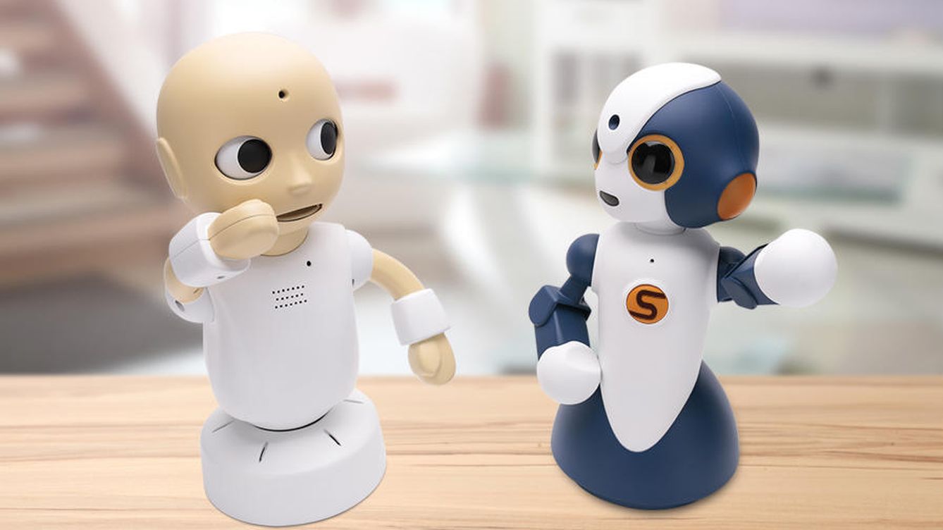 Foto: Commu y Sota, dos robots de la compañía japonesa Vstone