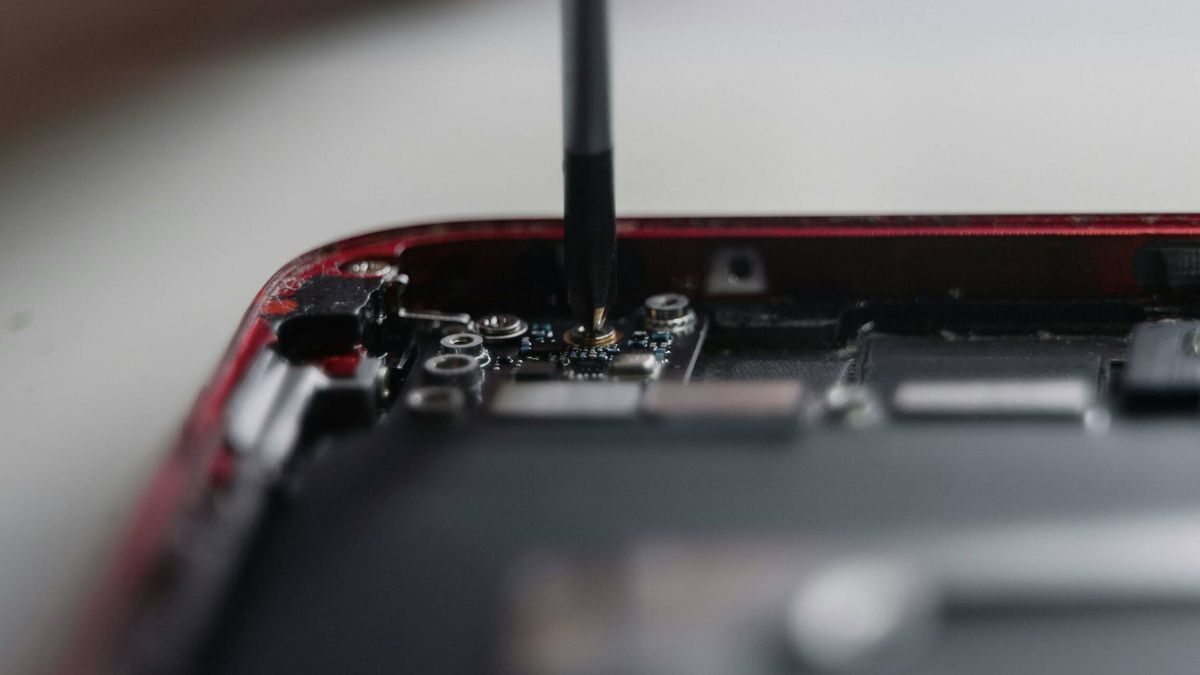 Cambio histórico de Apple: te permitirá reparar tu iPhone con piezas usadas