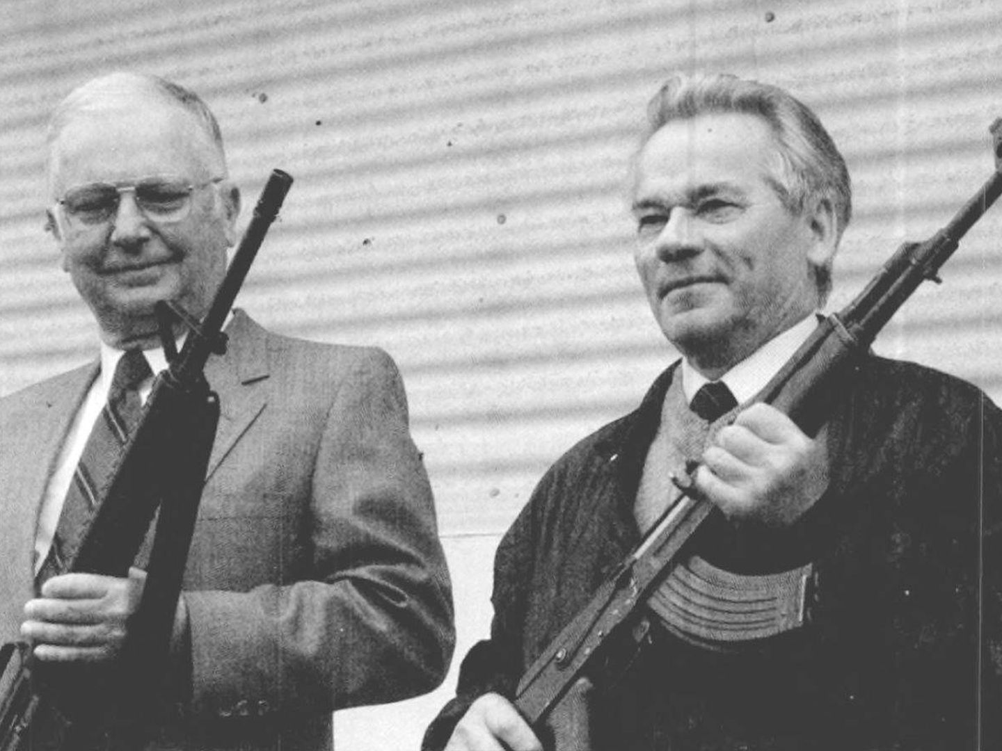 Stoner y Kaláshnikov, en EEUU, en 1991.